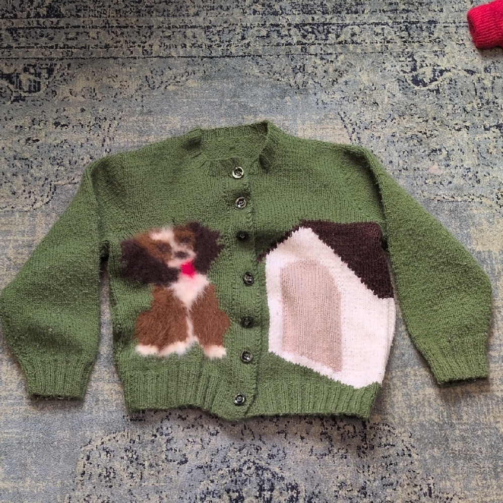 Adorable Green Sweater with Dog and House Design